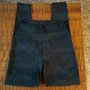 Alo Yoga high waisted camo leggings large